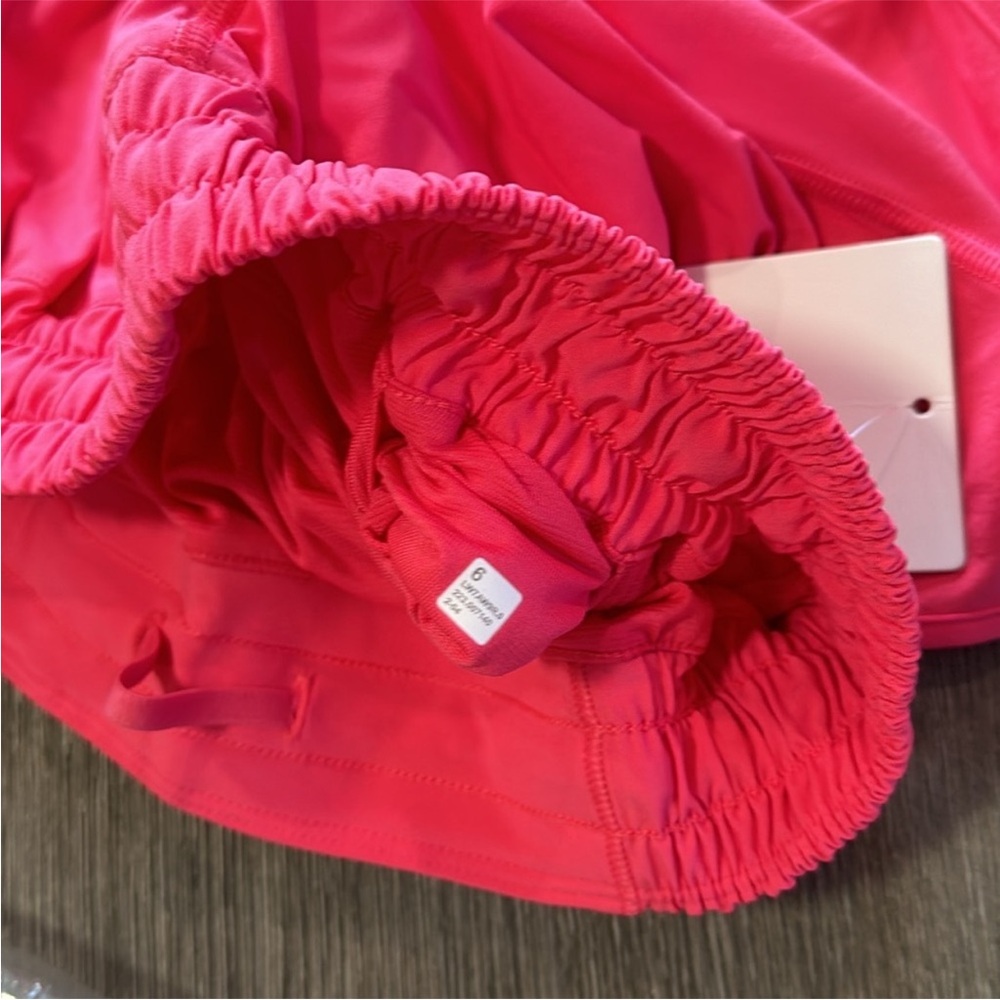 Lululemon Athletica low rise sonic pink hotty hot shorts NWOT EUC 🩷 - Picture 2 of 4